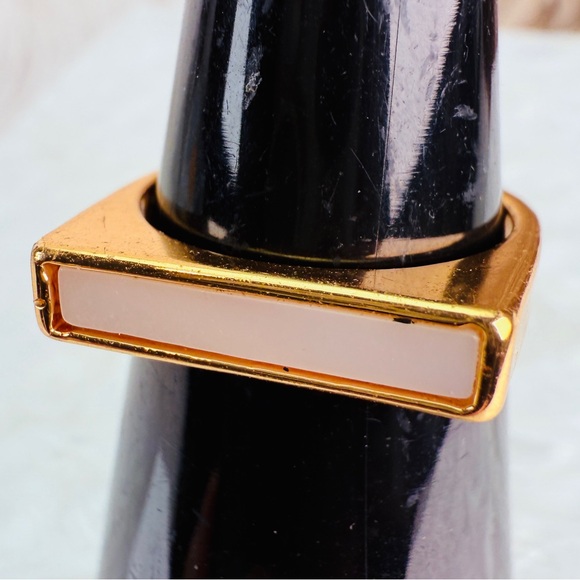 Pretty goldtone, rectangle, minimalist ring size 6 1/2 - Picture 1 of 4